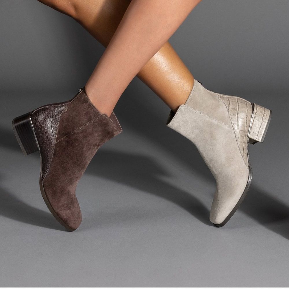 Donald Pliner Light Taupe Suede/Leather Ankle Booties(Size 5M)